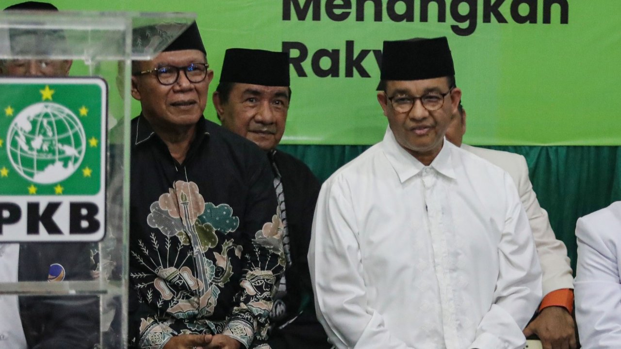 Eks Gubernur Jakarta Anies Baswedan saat menyambangi DPW PKB Jakarta, di Pulo Gadung, Jakarta Timur, Minggu (21/7/2024).