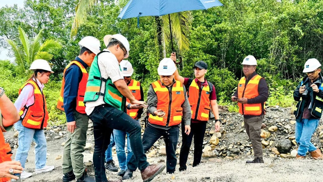 Perusahaan Jhonlin Group milik Andi Syamsudin Arsyad alias Haji Isam melakukan kunjungan kerja ke PT Freeport Indonesia, Papua, Rabu (7/8/2024). Kunjungan itu dilakukan langsung owner Jhonlin Group Haji Isam dalam rangka pemanfaatan Taling untuk membangun jalan proyek cetak sawah.