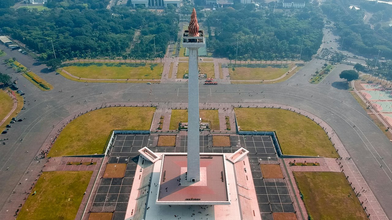 Upacara peringatan Hari Ulang Tahun (HUT) ke-78 Bhayangkara Polri di Monas, Jakarta Pusat, Senin (1/7/2024). (foto: tangkapan layar Youtube Liputan6.com)