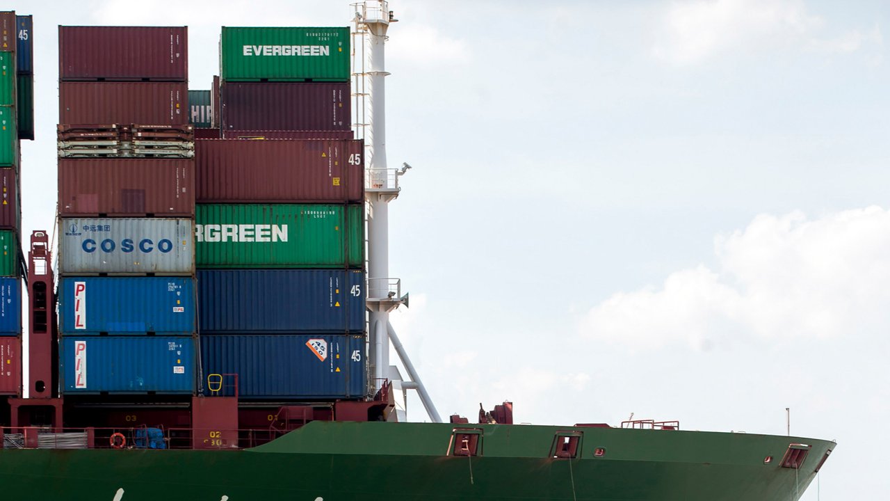 ilustrasi impor, kapal kontainer