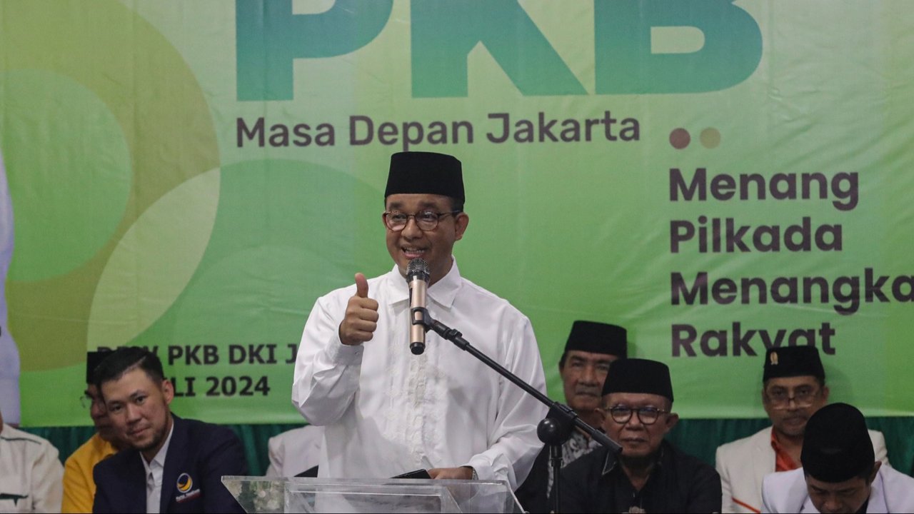 Eks Gubernur Jakarta Anies Baswedan saat menyambangi DPW PKB Jakarta, di Pulo Gadung, Jakarta Timur, Minggu (21/7/2024).