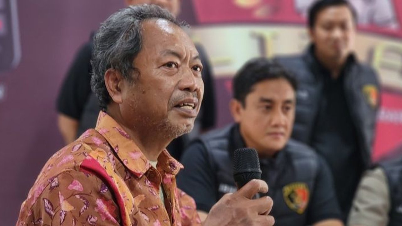 Bapak kos pemakan daging kucing