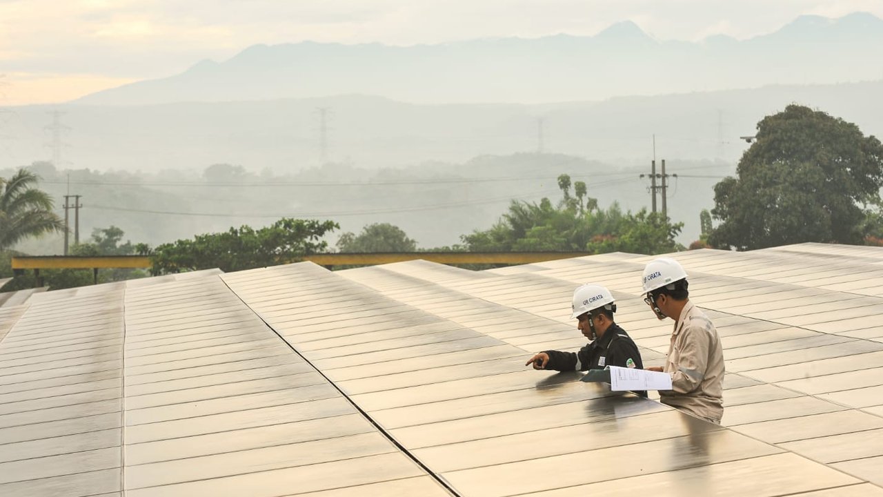 <p>PT PLN (Persero) siap memimpin peta jalan transisi energi terintegrasi sebagai langkah menuju target net zero emission 2060.</p>