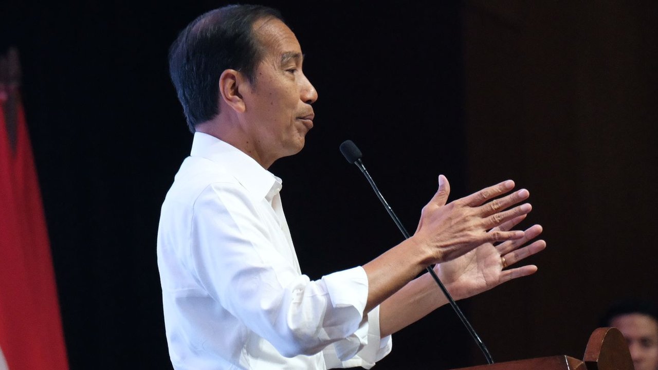 Mantan Wali Kota Solo itu memberikan arahan didepan ribuan pendukung yang hadir dari berbagai penjuru.