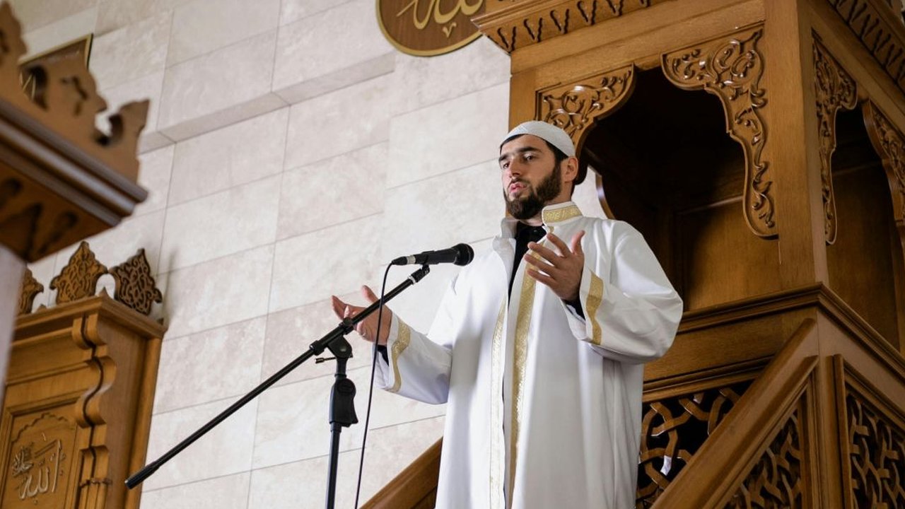 Contoh khutbah Jumat menyambut hari kemerdekaan Indonesia ke-79.