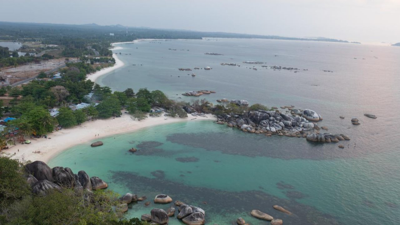 Pantai Tanjung Tinggi Belitung