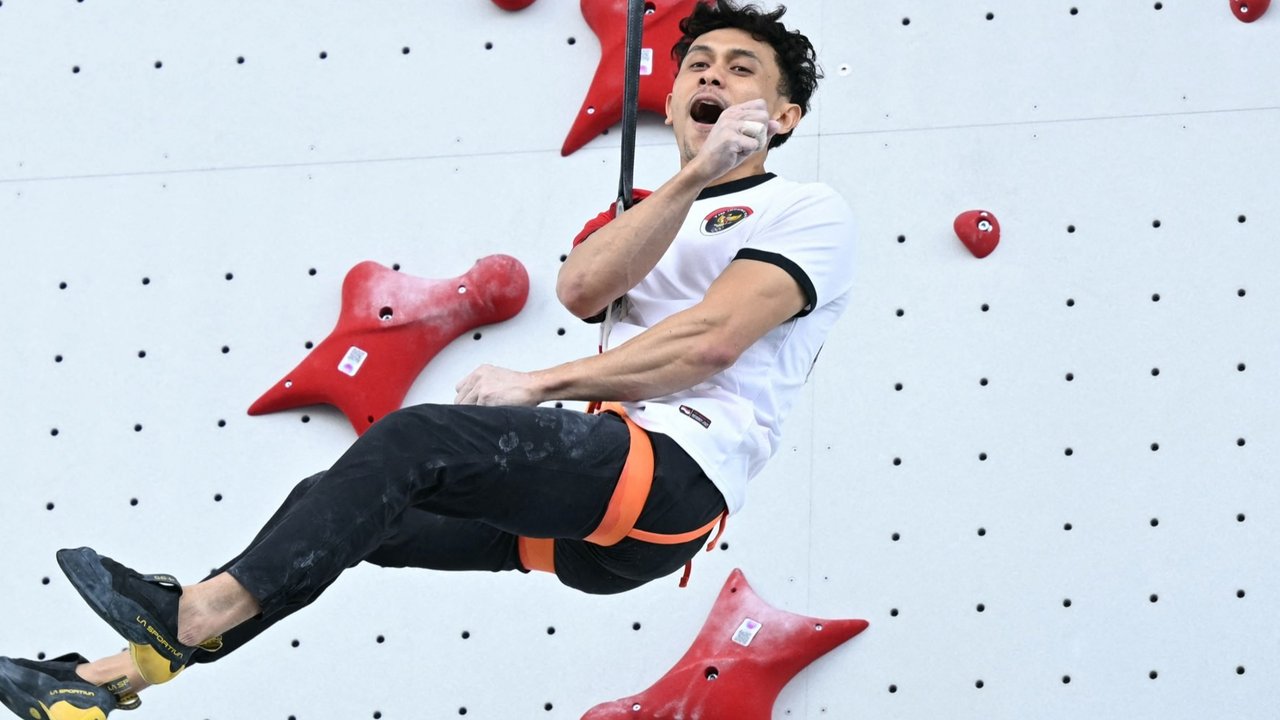 Atlet panjat tebing Indonesia, Veddriq Leonardo, telah mencatatkan sejarah gemilang dengan meraih medali emas pertama untuk Indonesia di Olimpiade Paris 2024.
