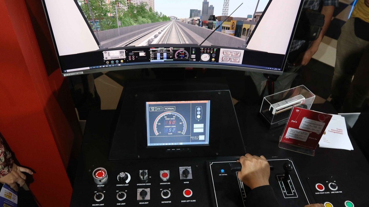 Moda Transportasi Lintas Raya Terpadu (LRT) Jabodebek resmi ditetapkan sebagai Objek Vital Nasional Perkeretaapian. Penetapan ini berdasarkan Surat Keputusan Direktorat Jenderal Perkeretaapian Kementerian Perhubungan Nomor: KP- DJKA 5 Tahun 2024 tanggal 8 Januari 2024 tentang Penetapan Objek Vital Transportasi Darat Bidang Perkeretaapian Kereta Api Ringan / Light Rail Transit Jabodebek PT KAI (Persero).