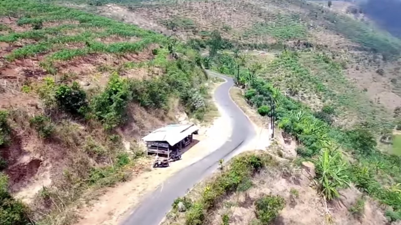 Seorang Sinden Buka Warung Nasi Kucing di Gunung Wilis, Laris Manis Ramai Pembeli