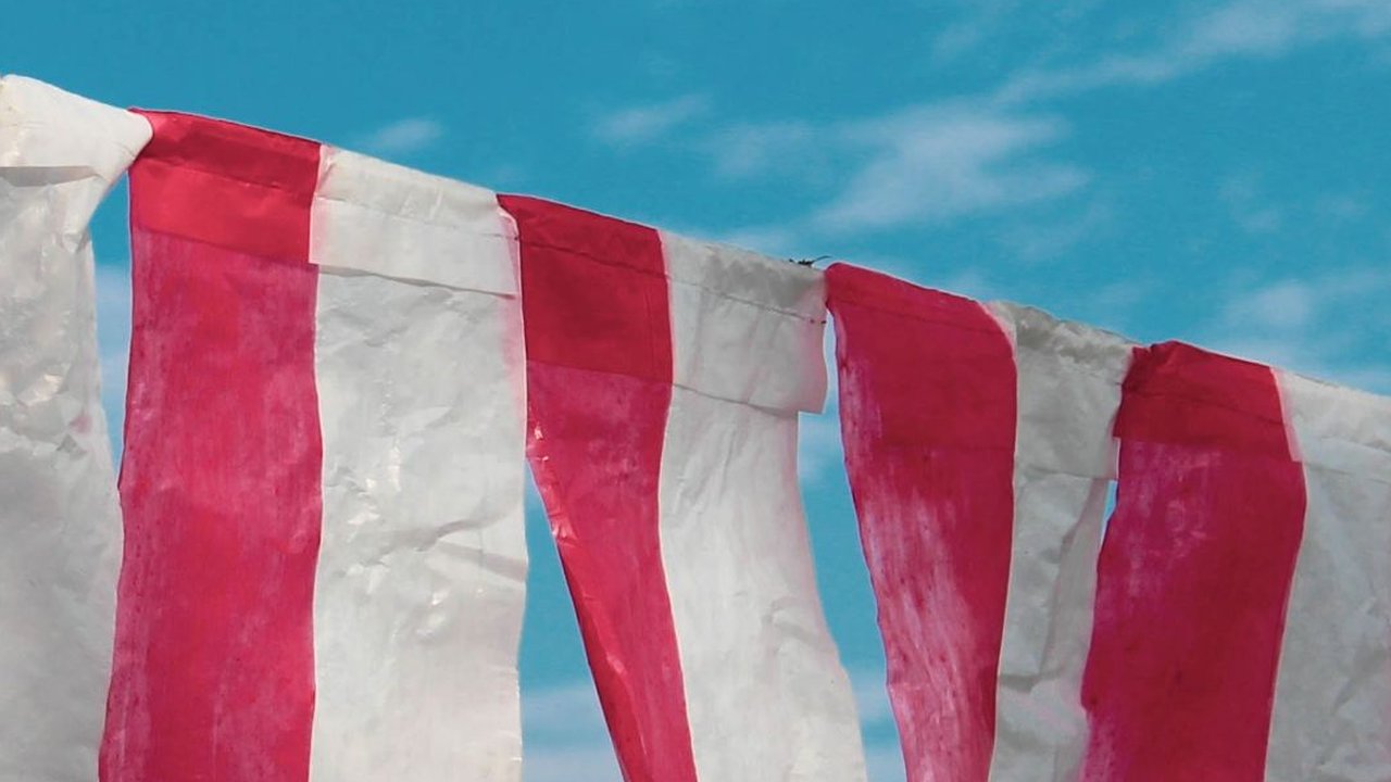 Sambutan dapat dimulai dengan ungkapan rasa syukur dan bangga atas pencapaian kemerdekaan bangsa.