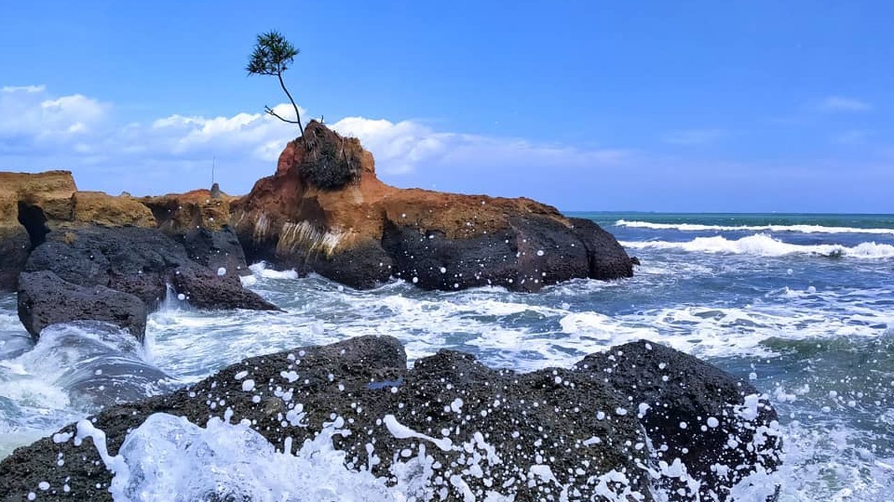 Eksotisme Pantai Padang Betuah Bengkulu