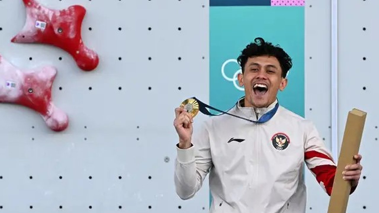Jokowi Video Call Peraih Emas Olimpiade Paris Veddriq dan Rizki Juniansyah: Saya & Rakyat Bangga!