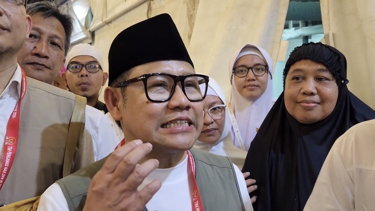 Ketua Tim Pengawasa Haji DPR RI, Muhaimin Iskandar, mengunjungi tenda jemaah haji Indonesia. Dalam kunjungannya itu, Muhaimin pun berdialog dan mendengarkan keluhan jemaah. (Liputan6/Teatrika Putri)
