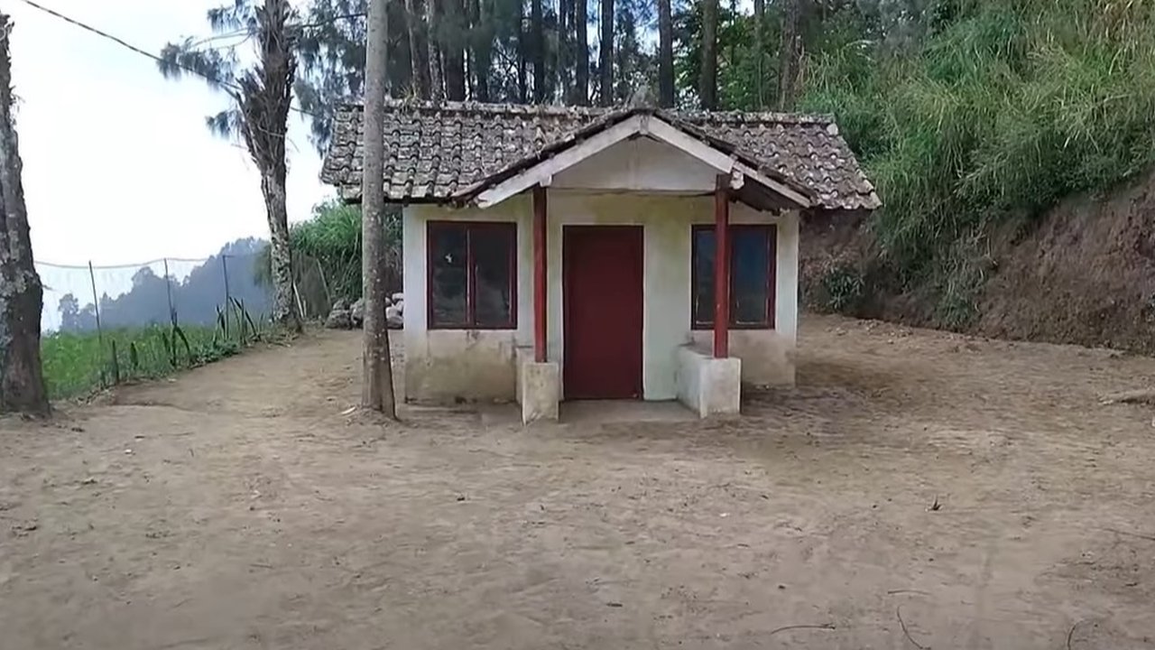 Makam Tua Desa Lereng Gunung Merbabu