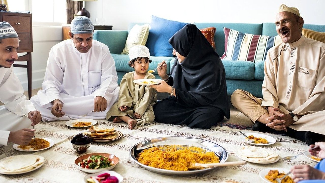 Cara Duduk Rasulullah ketika Makan dan Adab Lainnya sesuai Syariat