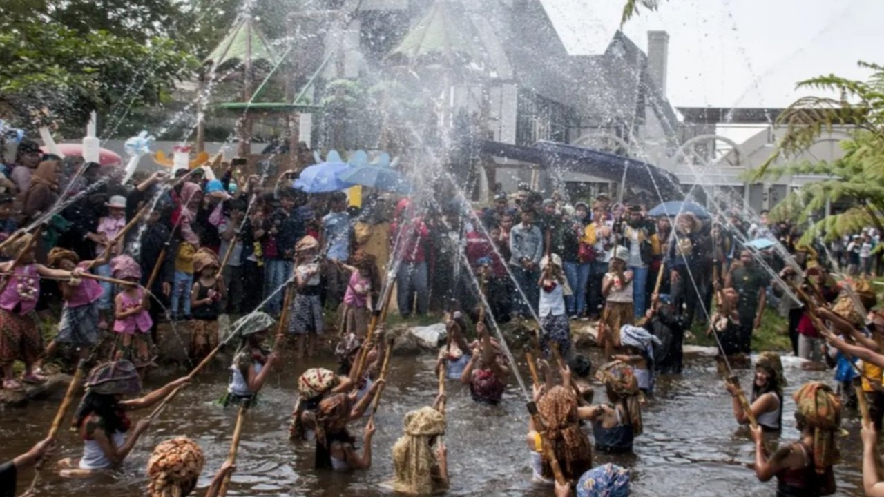 Upaya warga menghidupkan ritual Irung-Irung