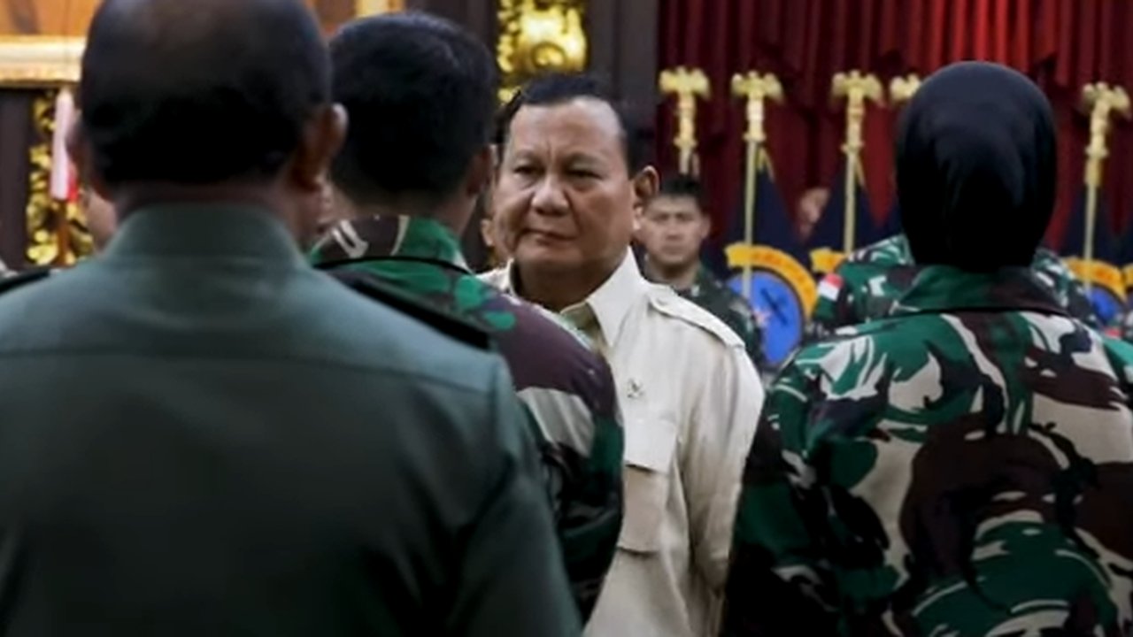Momen Hangat Prabowo Makan Malam Bareng Dua Saudara Wanita, Ulama Hingga Istri Dhani Beri Komentar