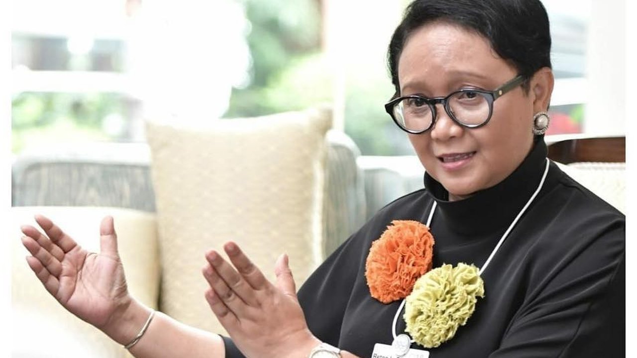 Gaya modis Menlu Retno Marsudi (Sumber: Instagram/retno_marsudi)