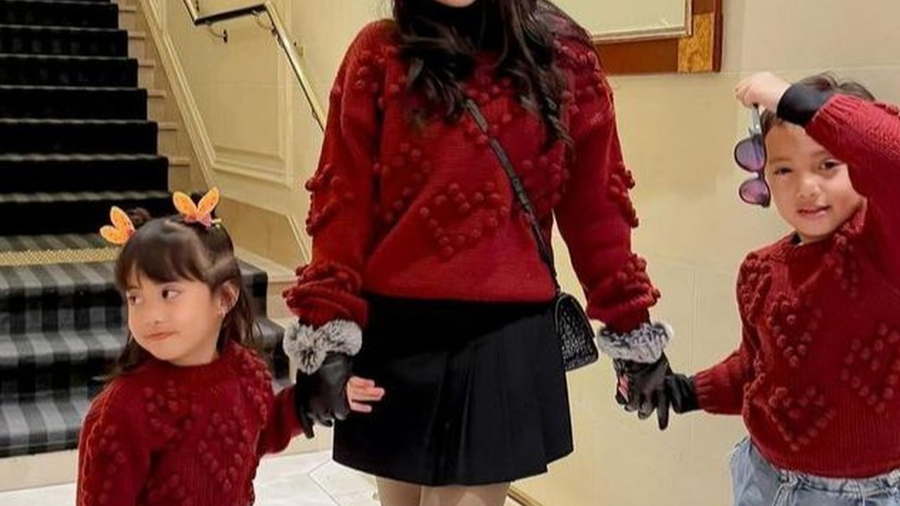 Potret Nagita Slavina Bertemu Rachel Vennya di Paris, Wajah Sama-sama Cantik Vibes ABG Abis