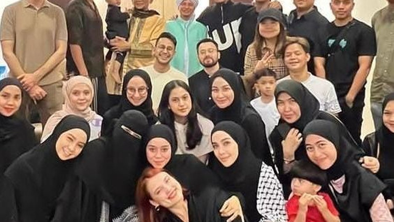 Tak ke Luar Negeri atau Liburan, Lesti Kejora Habiskan Malam Tahun Baru Gelar Pengajian sama Umi Pipik