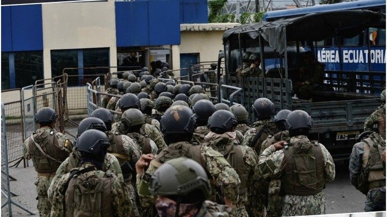 FOTO: Keadaan Menggentingkan Ekuador Saat Gembong Narkoba Paling Bahaya di Dunia Kabur dari Penjara: Ribuan Tentara dan Tank Turun ke Jalan