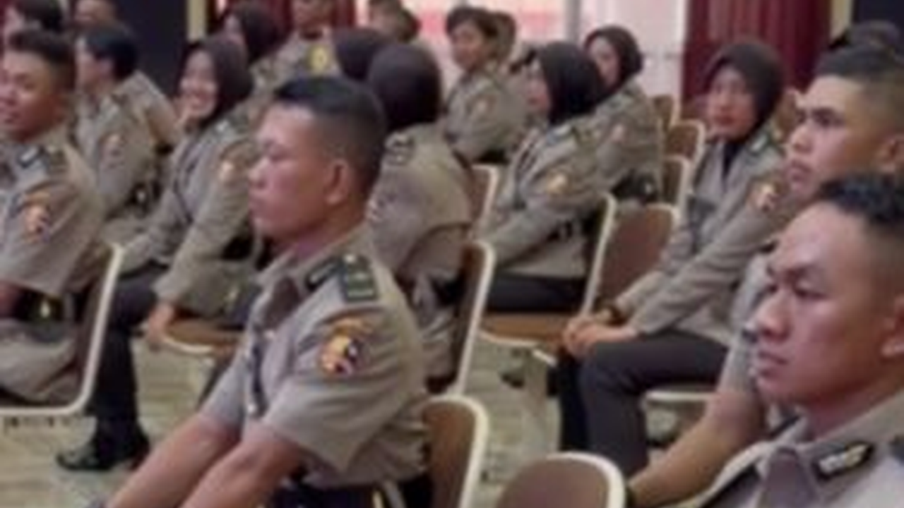 Detik-detik Pengumuman Penempatan Tugas Perwira Muda Polri, Tegang Tak Bisa Senyum Sedikitpun