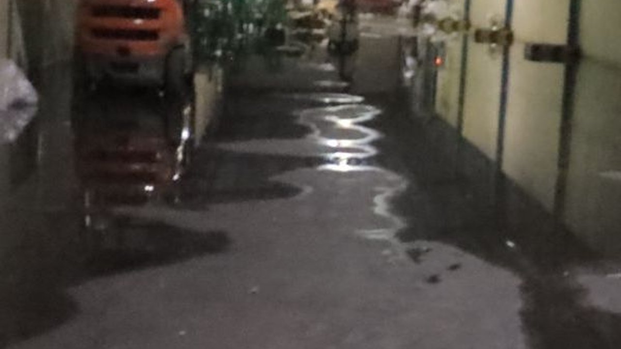 Gudang KPU Kota Bekasi Digenangi Air, Logistik Pemilu Masih Aman