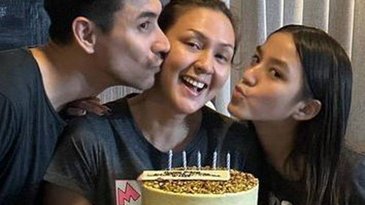 Dirayakan Bertiga Tanpa Kedua Putranya, Ini 7 Potret Perayaan Ulang Tahun Donna Agnesia yang Ke-45