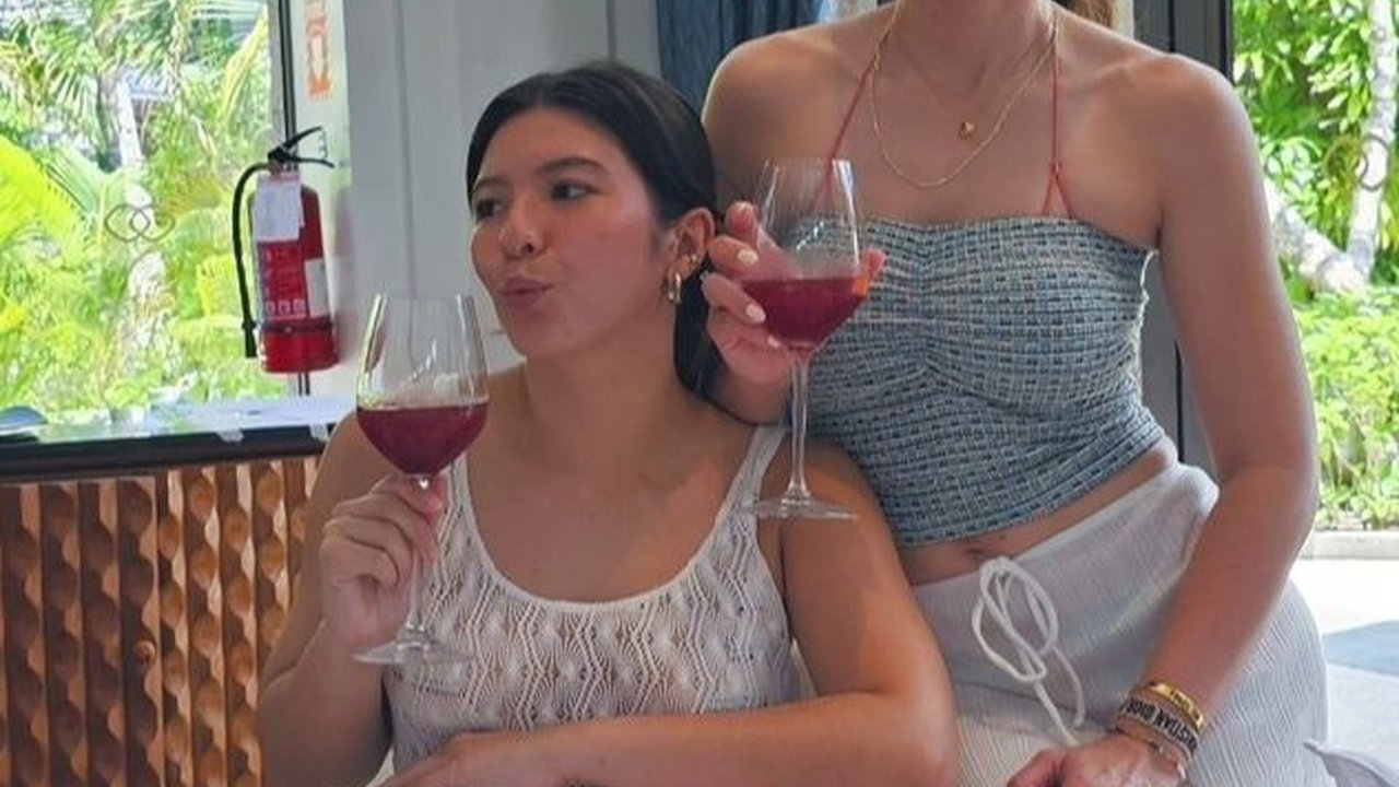 Pamer Body Goals, 8 Foto Wulan Guritno Saat Liburan di Bali Bareng 3 Anak