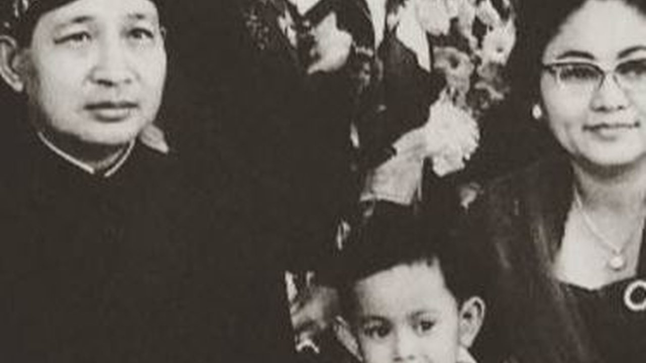 Jarang Tersorot, 8 Foto Kebersamaan Anak Presiden Soeharto Yang Hangat Sampai Kakek Nenek