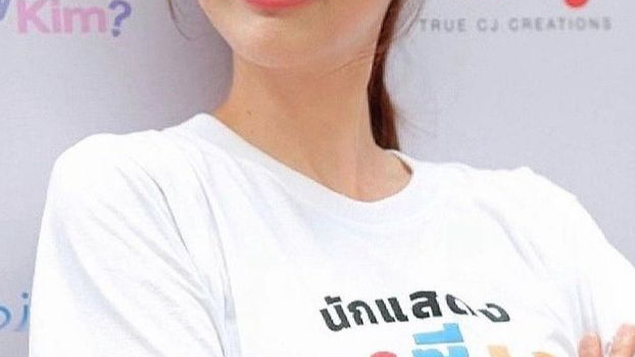 Potret Cantik dan Menawan Bua Nalinthip Pemeran Utama 'WHAT'S WRONG WITH SECRETARY KIM' Versi Thailand