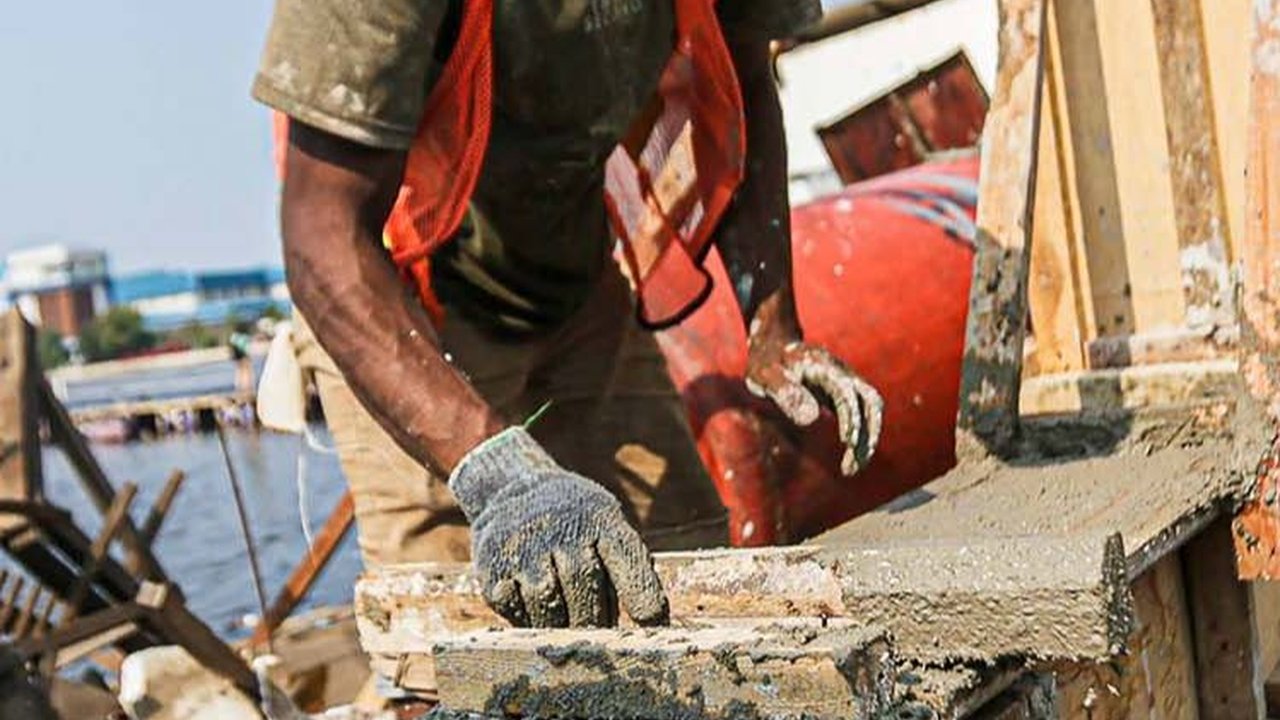 Pemerintah Bakal Bangun Jalan Tol dan Jalur Kereta di Atas Giant Sea Wall Bekasi dan Serang