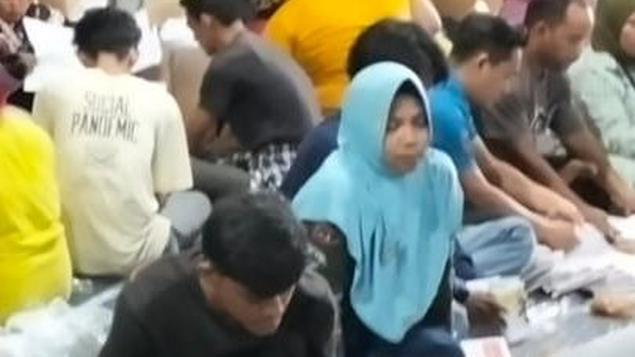 Polisi Bersenjata Kawal Pelipatan Surat Suara Pemilu di Gudang Logistik Rohil