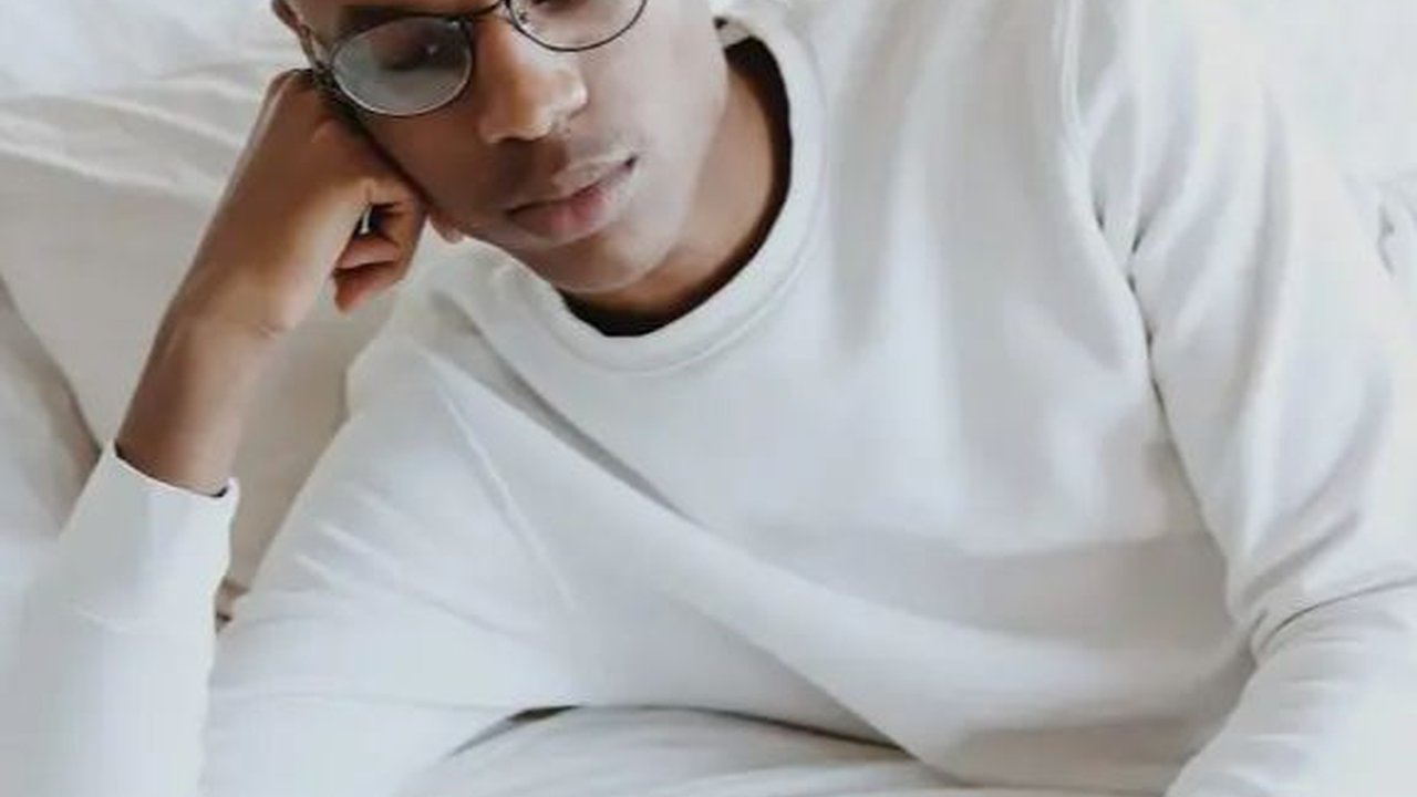 Dampak Buruk Hobi Rebahan, Bisa Timbulkan Masalah Kesehatan Serius