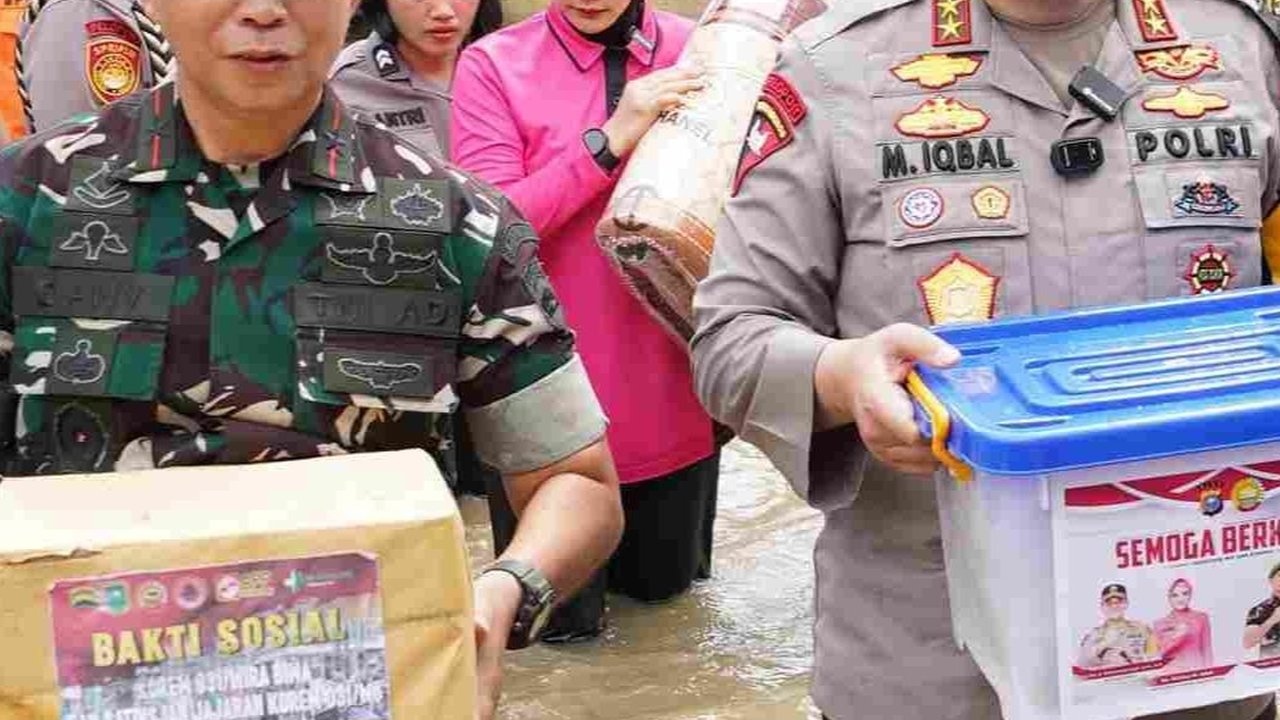 Dua Jenderal Pelipur Lara Korban Banjir Rokan Hulu