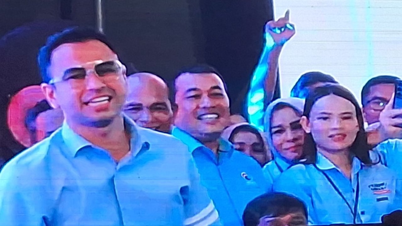 Prabowo Ditemani Raffi Ahmad Temui Relawan di Bengkulu: Emang Dia Lebih Ganteng dari Aku?