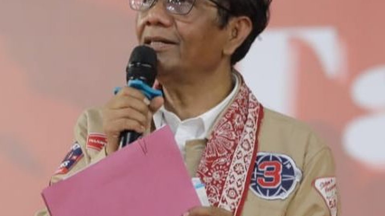 VIDEO: Cawapres Mahfud Bakal Tabrak Koruptor dan Pelanggar Hukum: Mundur Wir!