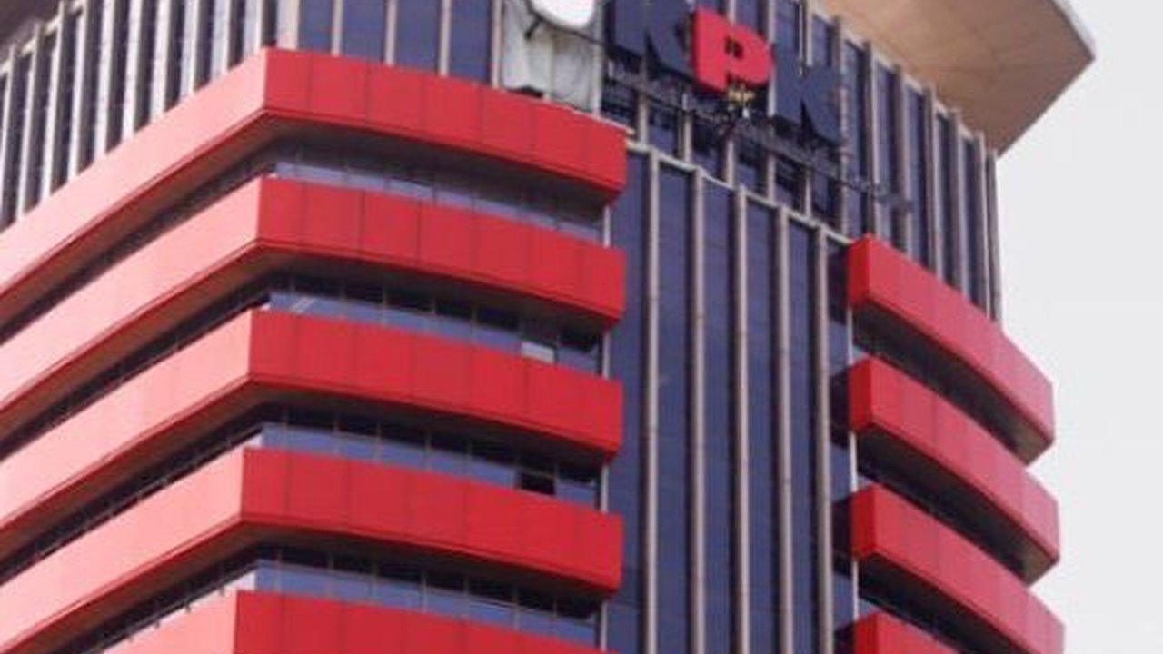 OTT KPK di Labuhanbatu Terkait Korupsi Pengadaan Barang & Jasa, Bupati Erik Adtrada Ritonga Ikut Terjaring