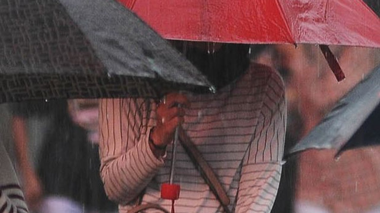 FOTO: Waspada Wilayah DKI Jakarta Diguyur Hujan dari Siang hingga Malam