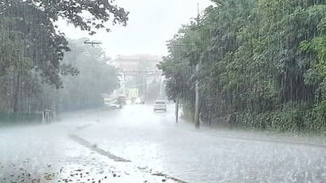 Seharian Diguyur Hujan Deras, Sejumlah Wilayah di Bandung dan Lembang Kebanjiran