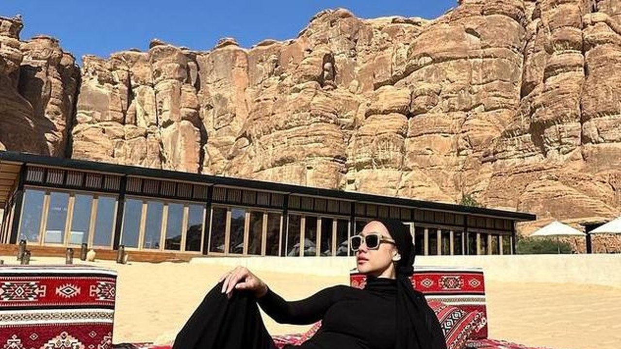 8 Foto Terbaru Bunga Citra Lestari di Al Ula Hingga Kembali Bercadar di Masjid Nabawi