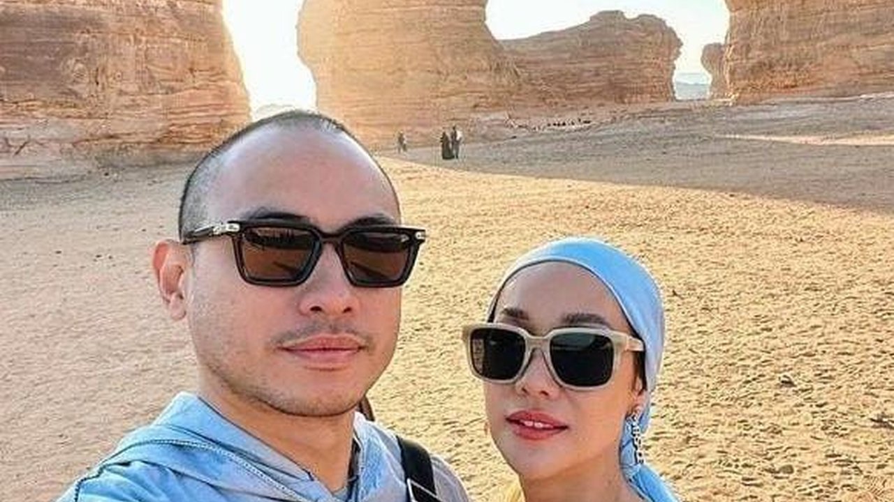 Potret BCL Jalan-Jalan di Batu Gajah Islandia, Auranya Disebut Semakin Cantik Usai Dinikahi Tiko