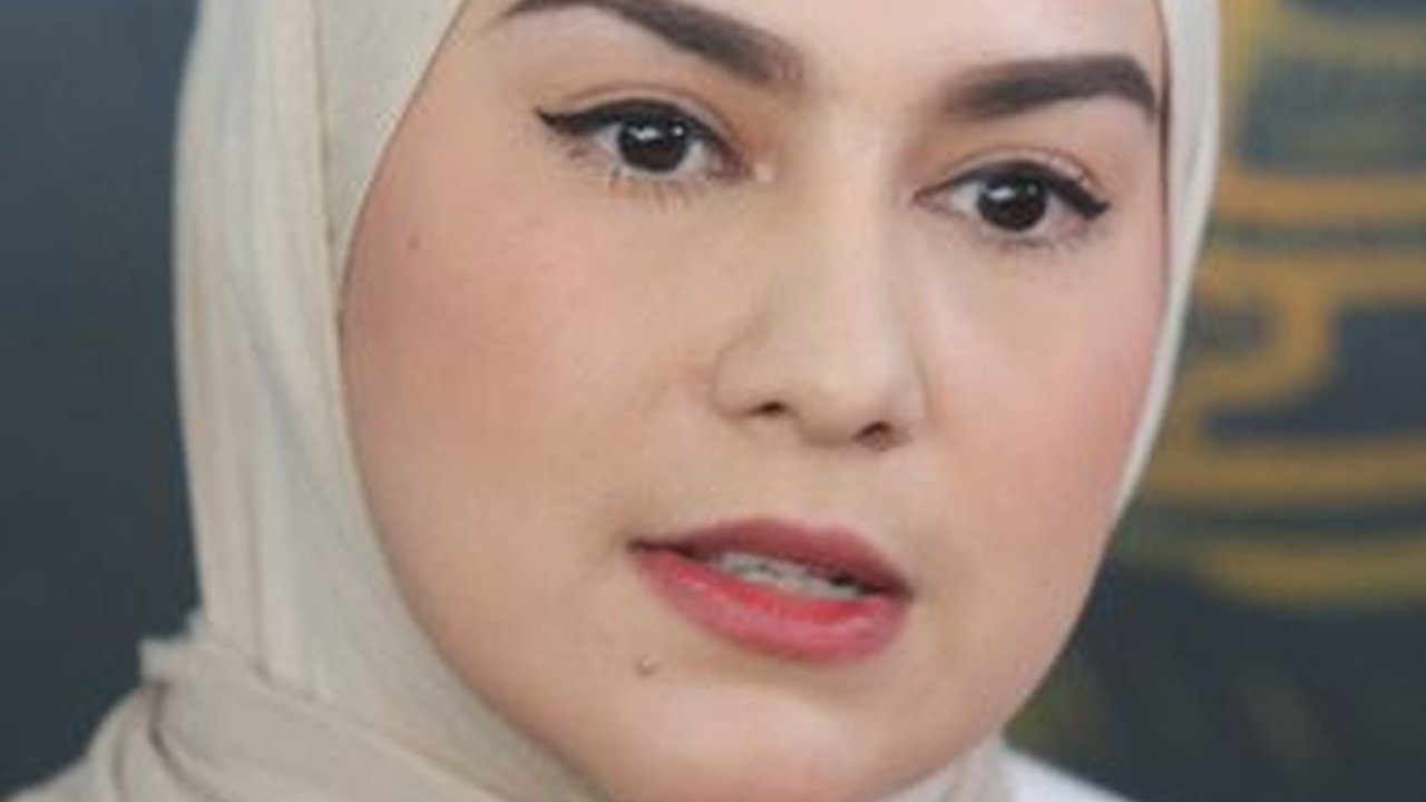 Tak Kunjung Jenguk Sang Suami Sejak Ditangkap, Ini Potret Irish Bella Yang Kekeh Ingin Bercerai Dari Ammar Zoni