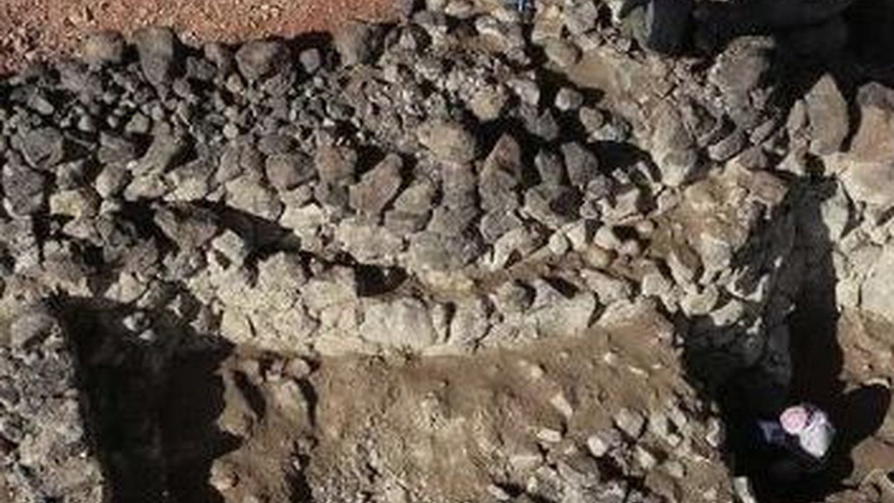 Gambar Satelit Ungkap Ada Reruntuhan Misterius di Tengah Gurun Saudi, Ternyata Benteng Sangat Luas Berusia 4.000 Tahun