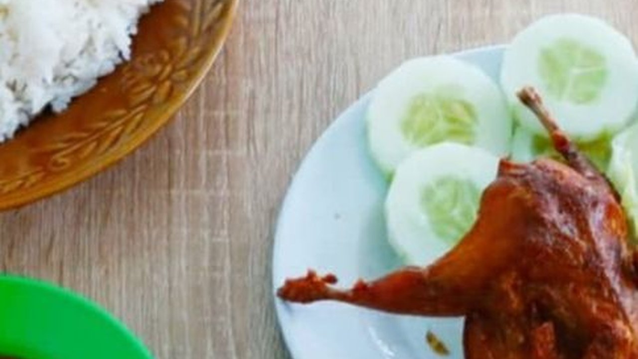 Bingung Jualan atau Sedekah, Warung Lesehan Sederhana di Jogja Ini Beri Gratis Ongkir Sampai 30 Km