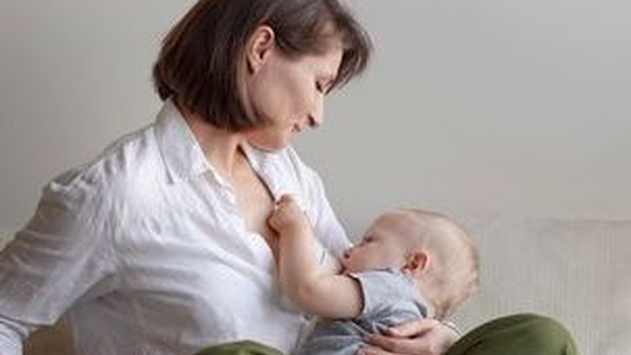 Tak Perlu Terlalu Lama, Menyusui Bayi Cukup Dilakukan 15-30 Menit Saja