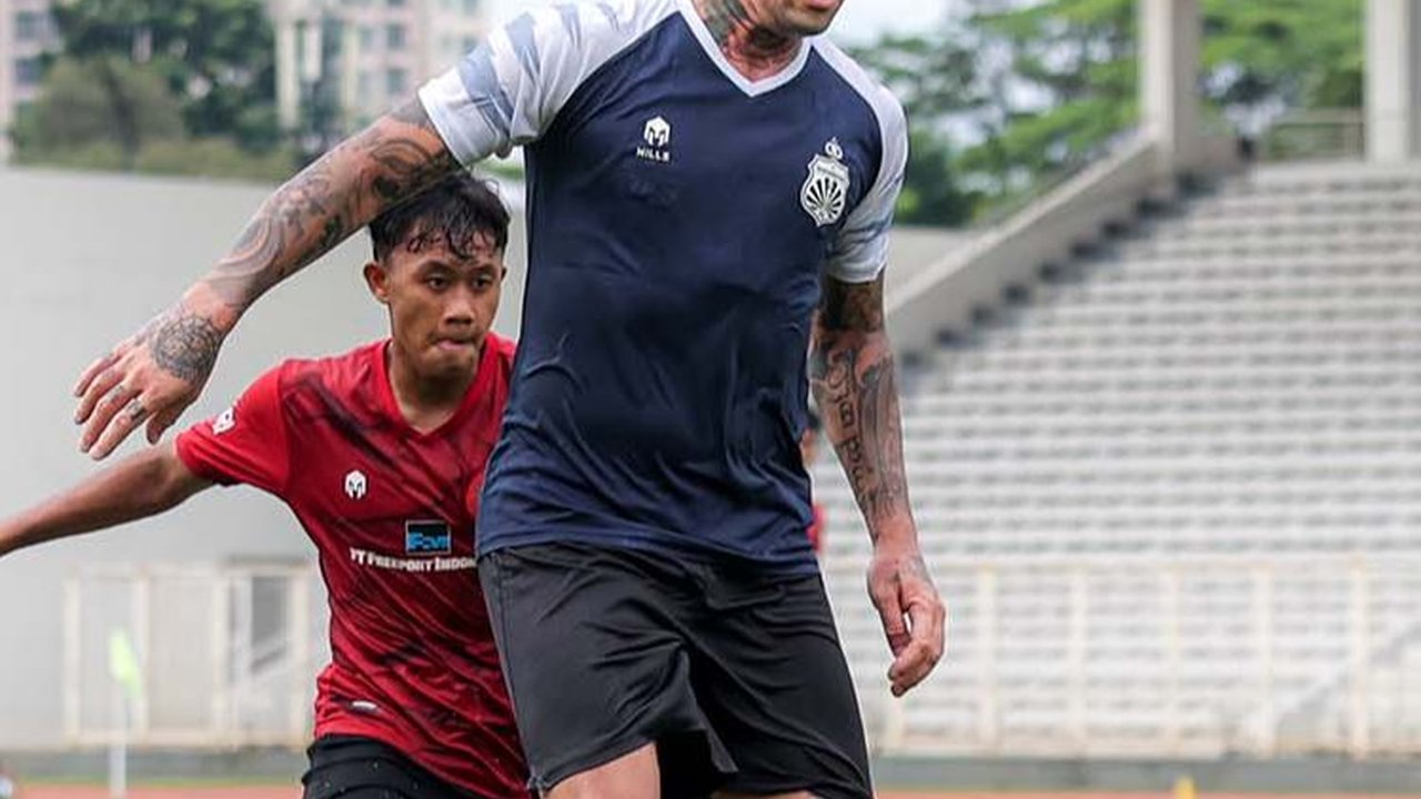 FOTO: Aksi Radja Nainggolan Bawa Bhayangkara FC Bungkam Timnas Indonesia U-20