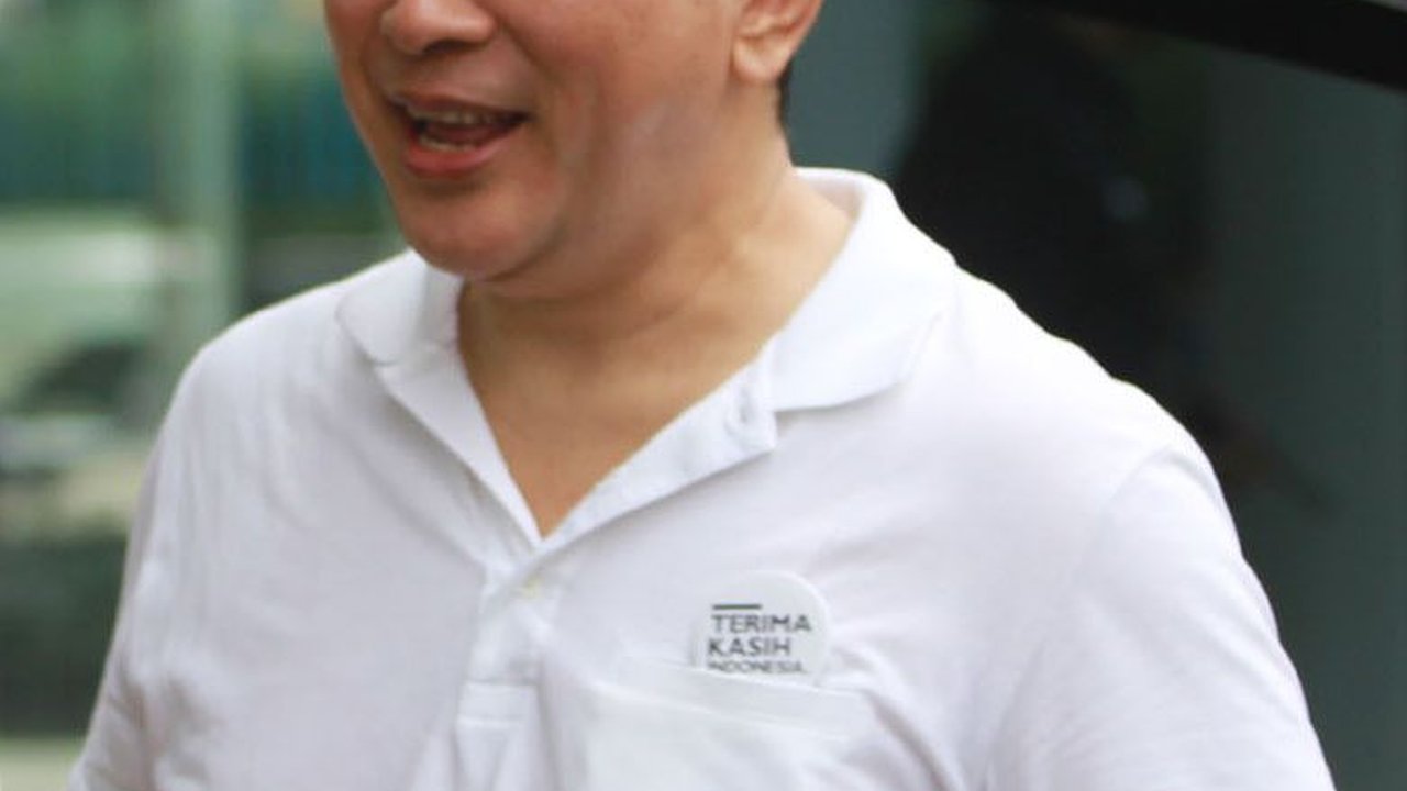 Ganteng & Berkumis Tipis, Potret Jadul Tommy Soeharto Saat Menikah dengan Tata Cahyani Pakai Adat Jawa 'Cantiknya Orang Zaman Dulu'