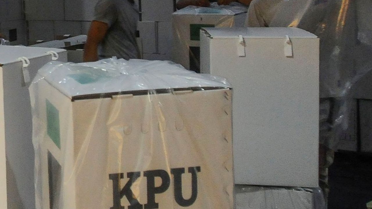 KPU Sulsel Temukan 93.653 Lembar Surat Suara Tak Layak saat Proses Sortir Lipat