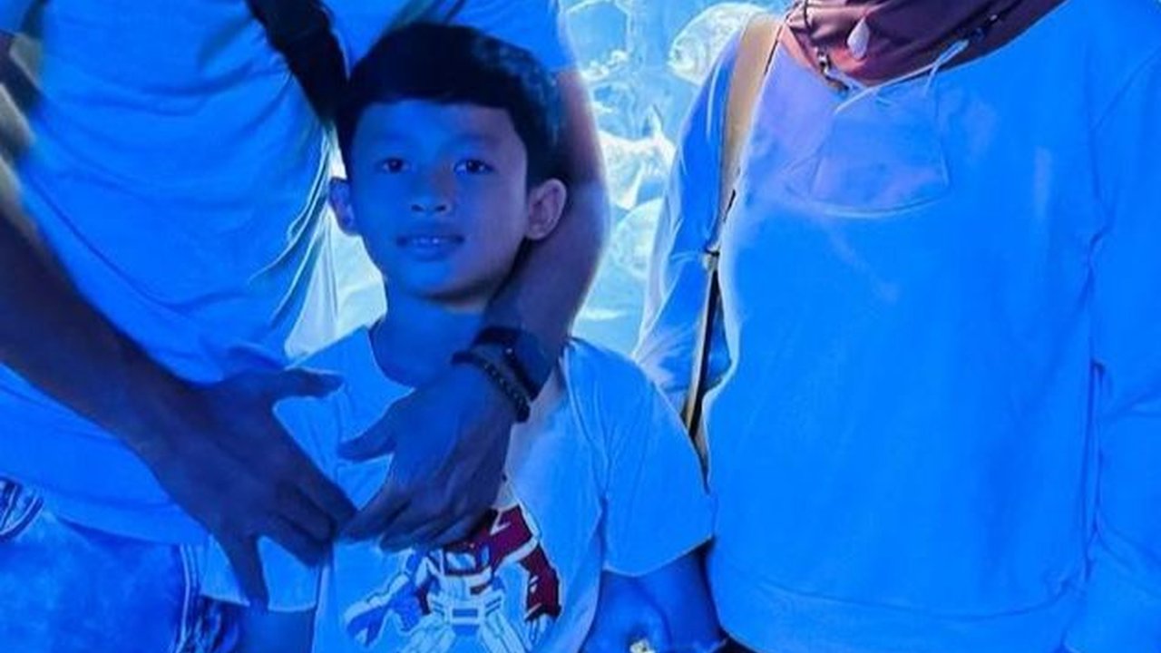 Sudah Resmi Bercerai, Potret Perdana Okie Agustina dan Gunawan Dwi Cahyo Jalan-jalan Bareng Anak